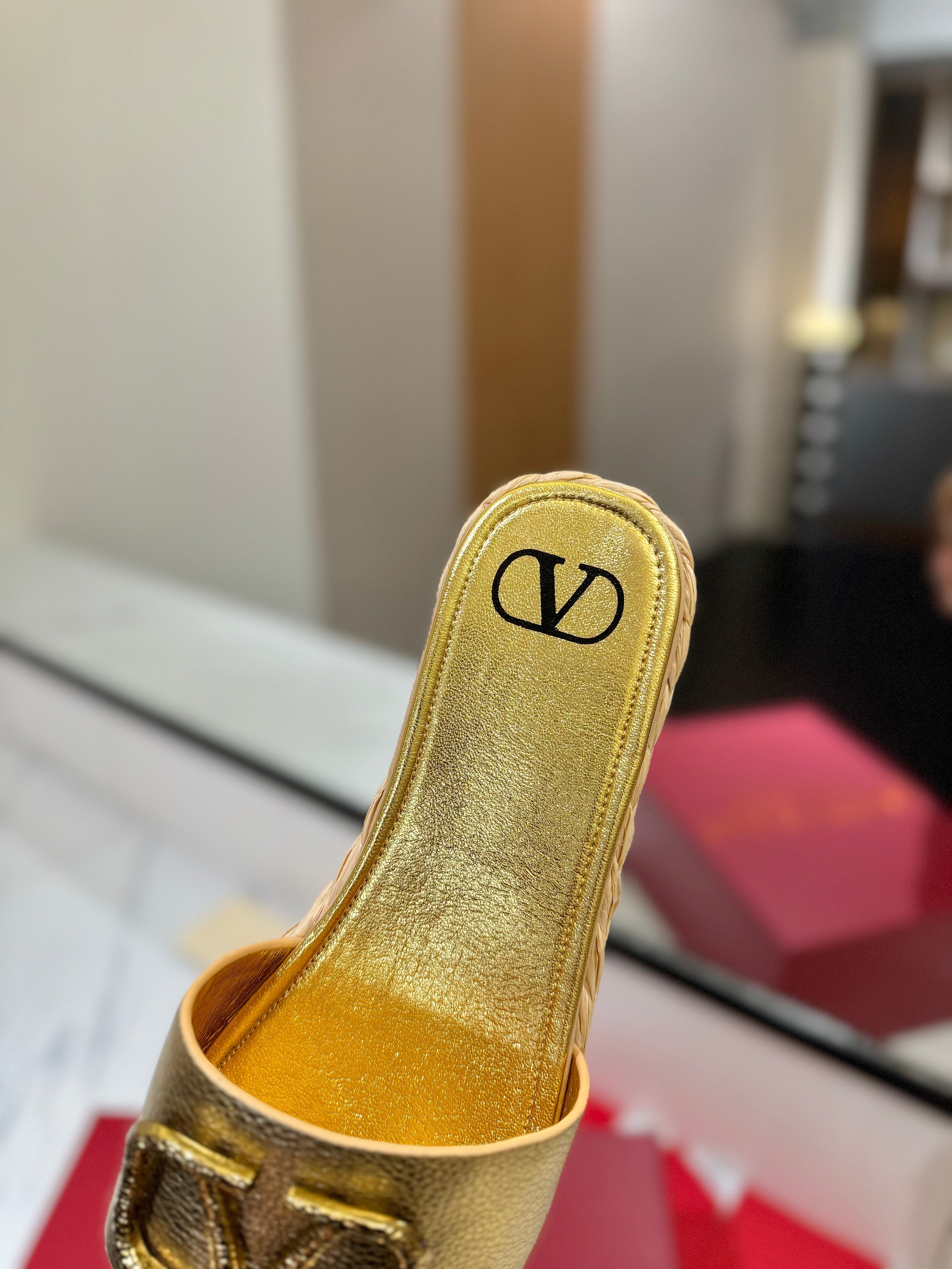 VLTN ESPADRILLE SLIDES 25S IN GOLD LAMBSKIN STYLE 1