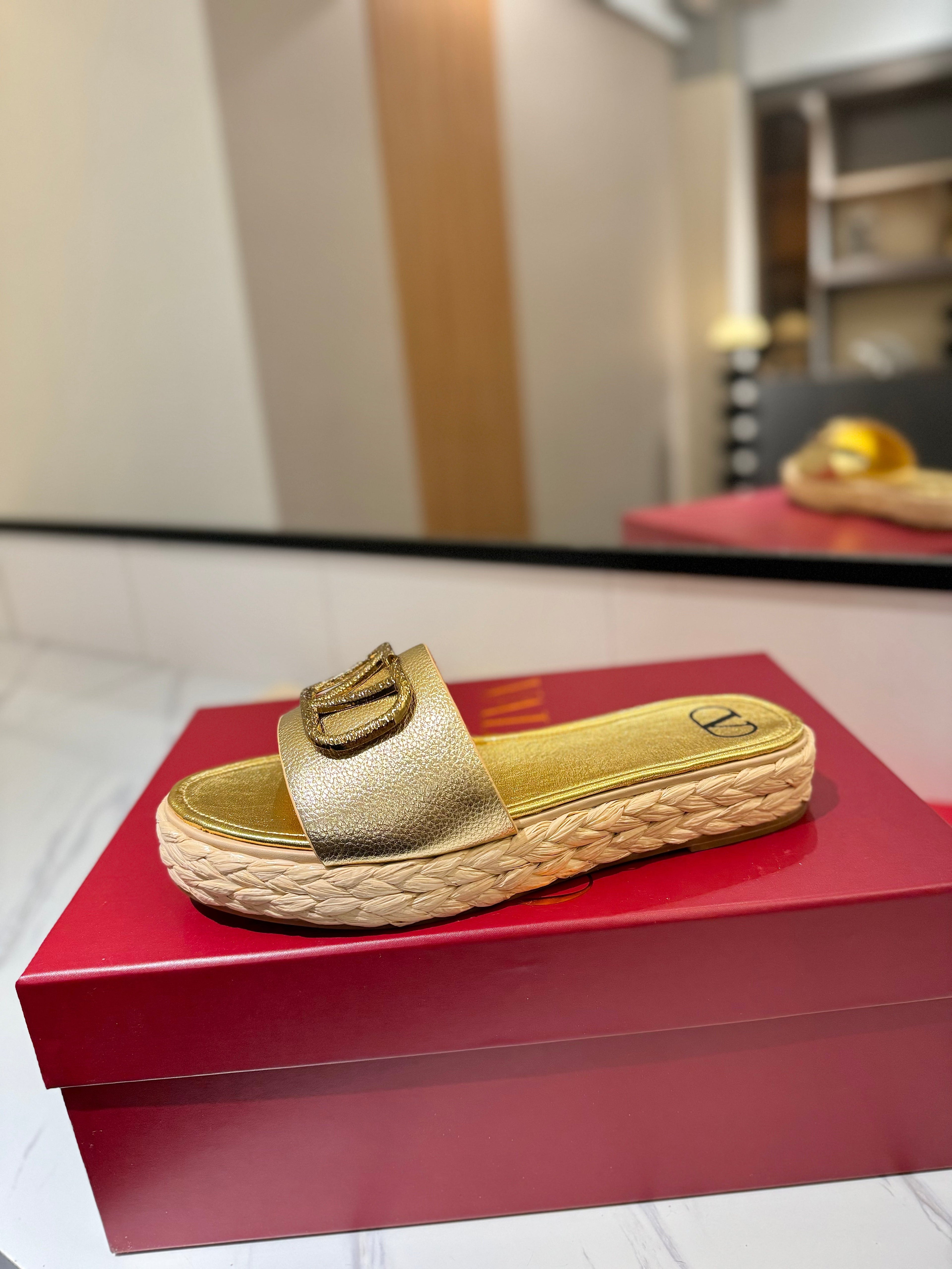 VLTN ESPADRILLE SLIDES 25S IN GOLD LAMBSKIN STYLE 1