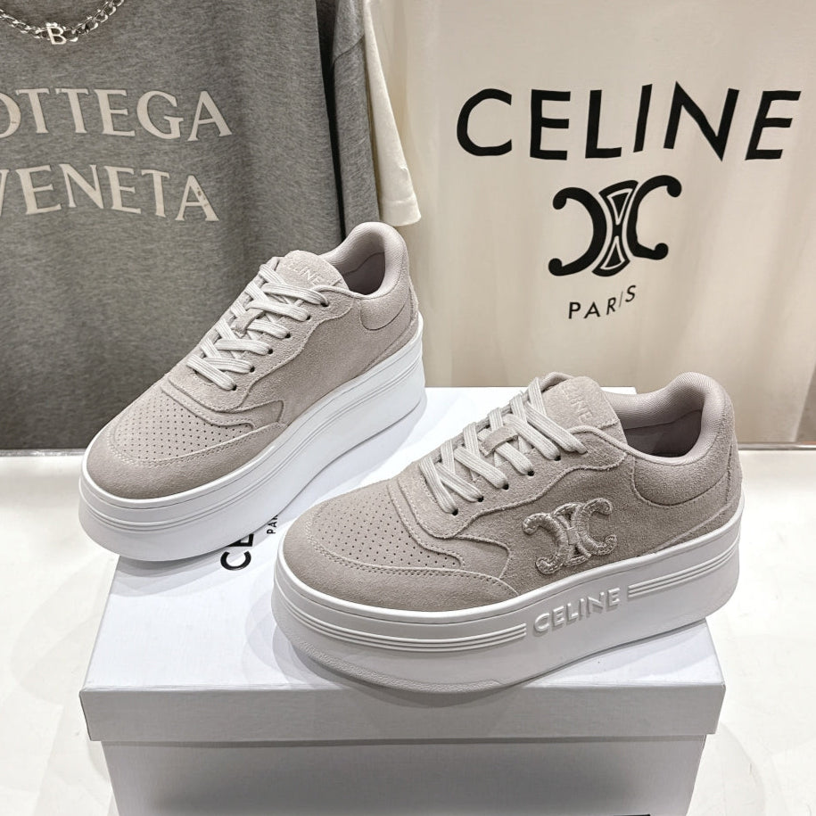 BLOCK SNEAKERS WITH EMBROIDERED TRIOMPHE IN MALIBU BEIGE SUEDE