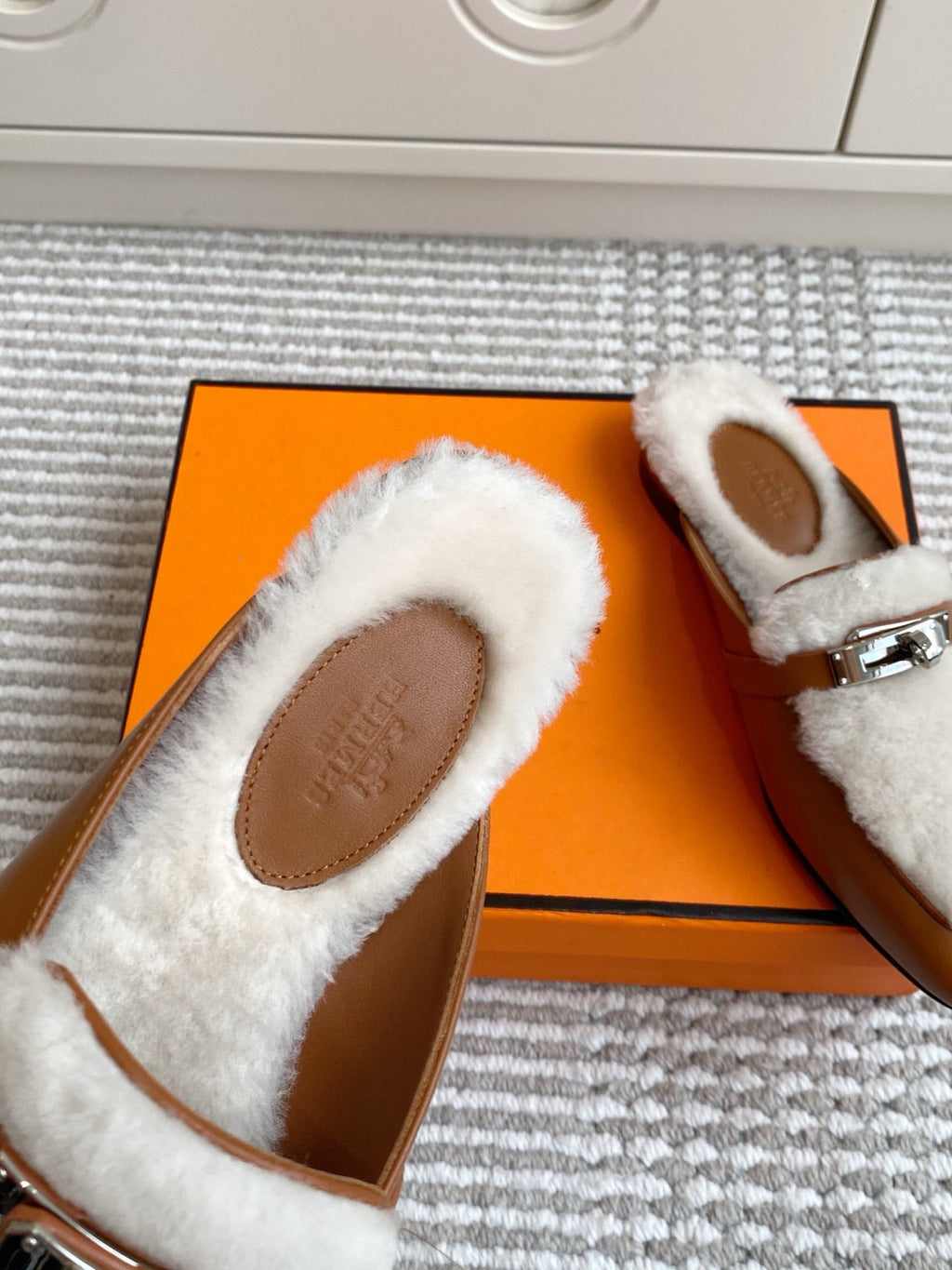 HM 25S CATENA MULE IN BEIGE SHEARLING AND BROWN LAMBSKIN WITH SILVER HARDWARE