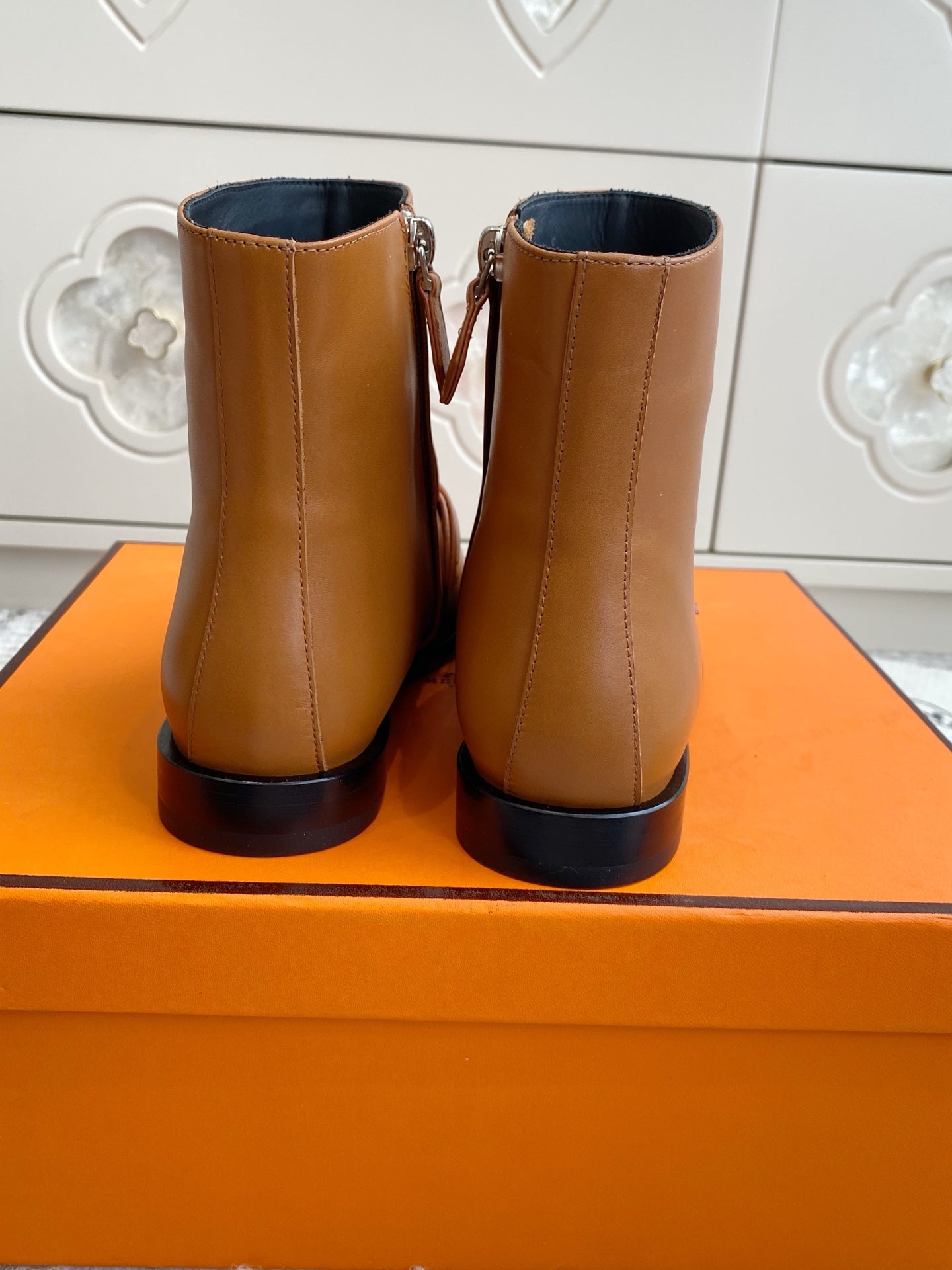 HM 25S KELSY ANKLE BOOT IN BROWN LAMBSKIN WITH SILVER HARDWARE