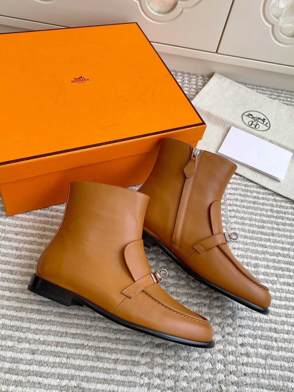 HM 25S KELSY ANKLE BOOT IN BROWN LAMBSKIN WITH SILVER HARDWARE