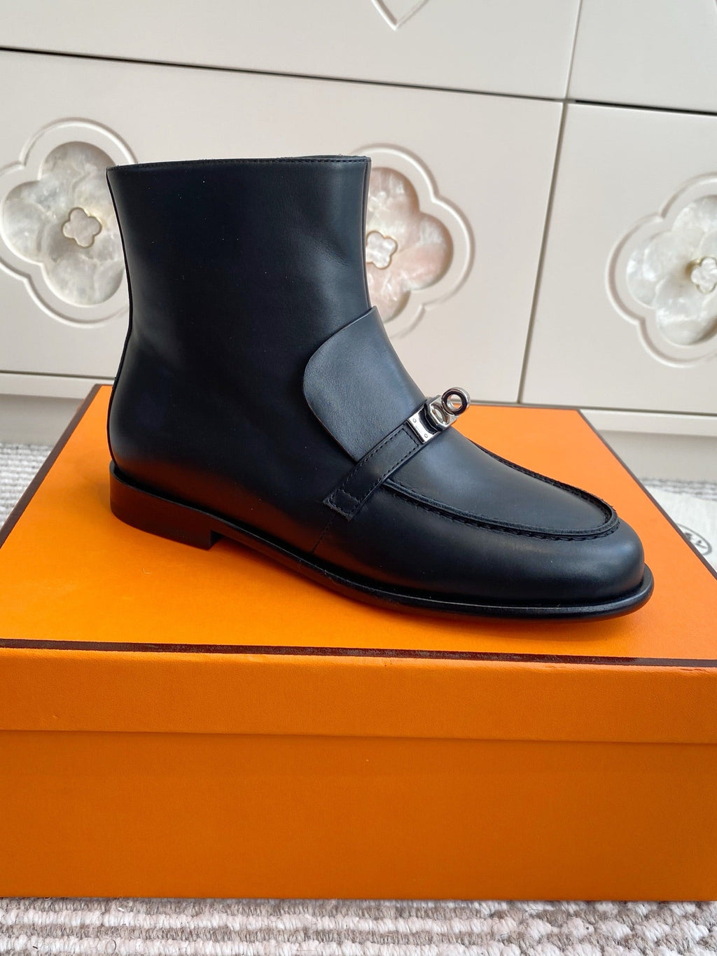 HM 25S KELSY ANKLE BOOT IN BLACK LAMBSKIN WITH SILVER HARDWARE