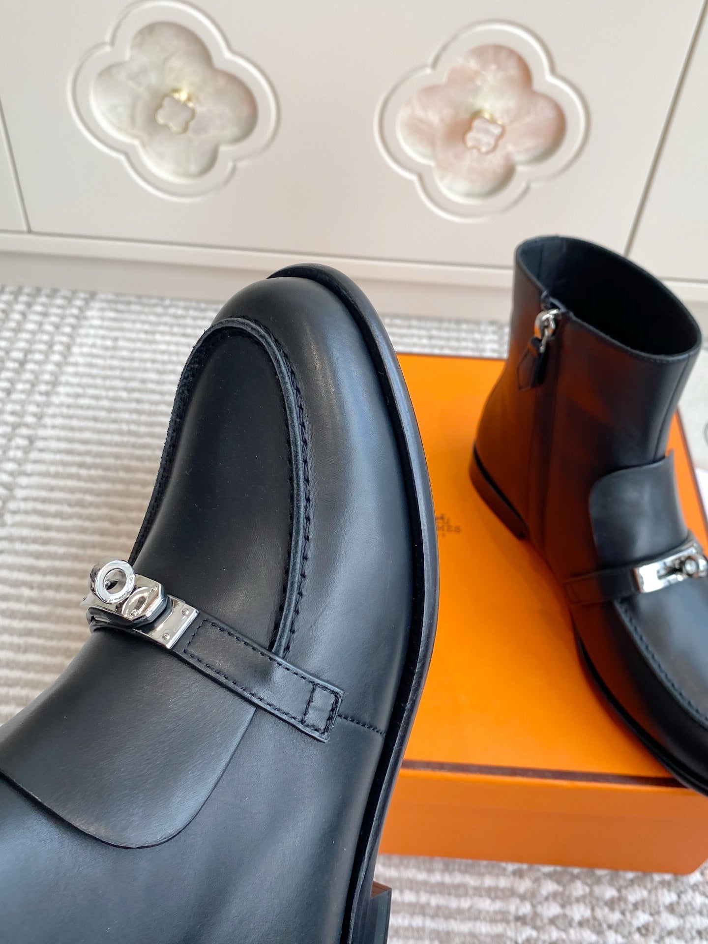 HM 25S KELSY ANKLE BOOT IN BLACK LAMBSKIN WITH SILVER HARDWARE