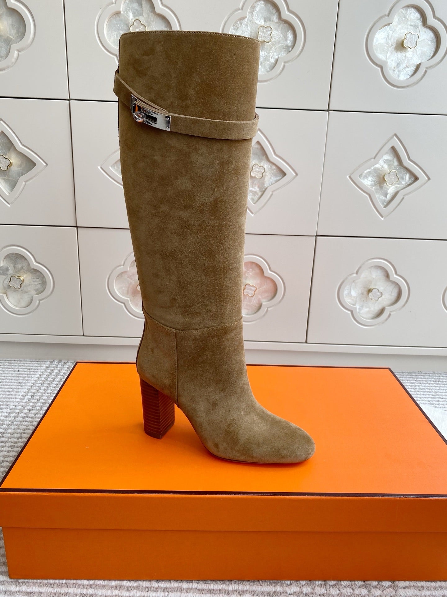 HM 25S TALL BOOTS 90 MM IN WARM BEIGE GOLD SUEDE