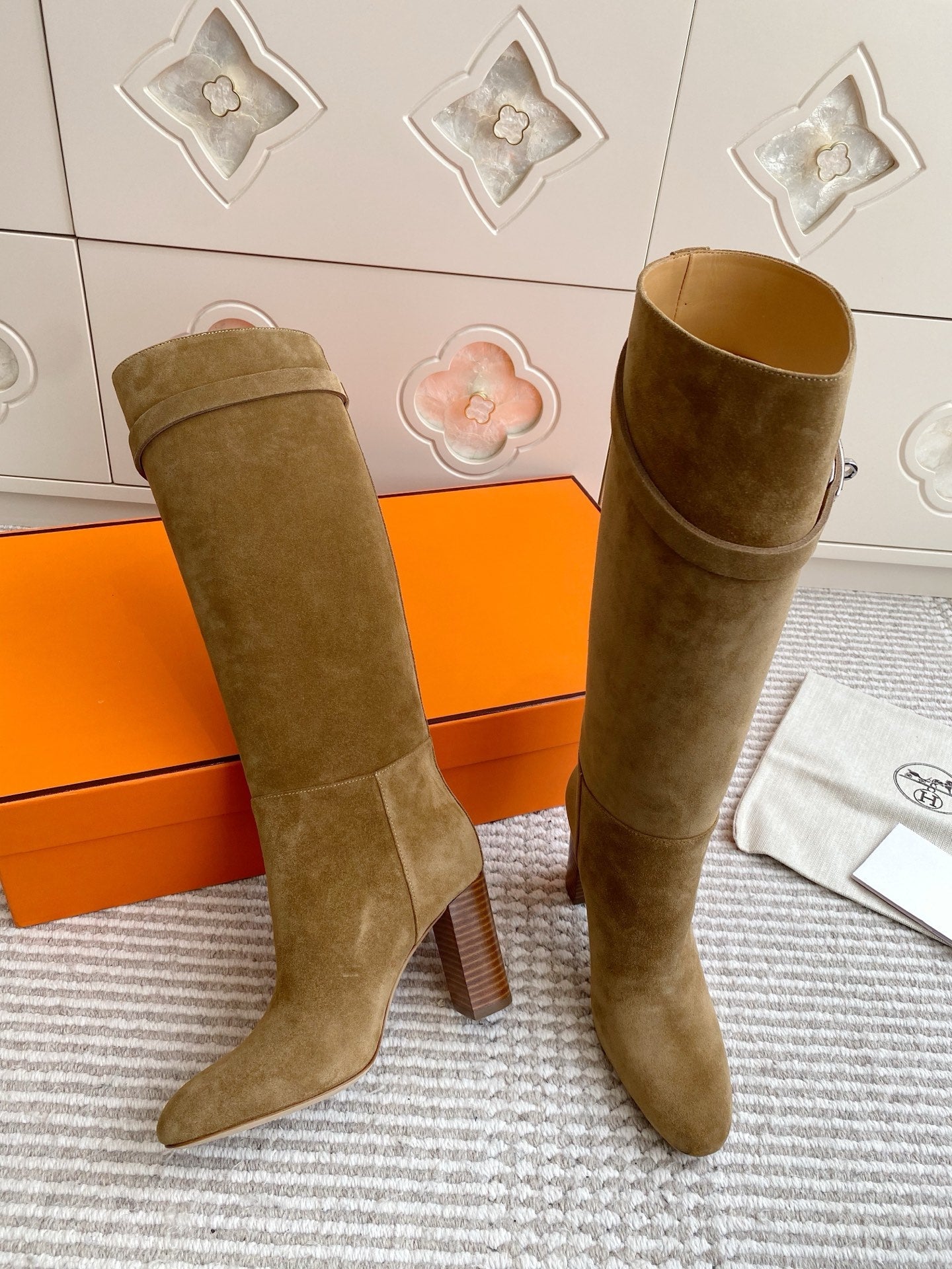HM 25S TALL BOOTS 90 MM IN WARM BEIGE GOLD SUEDE