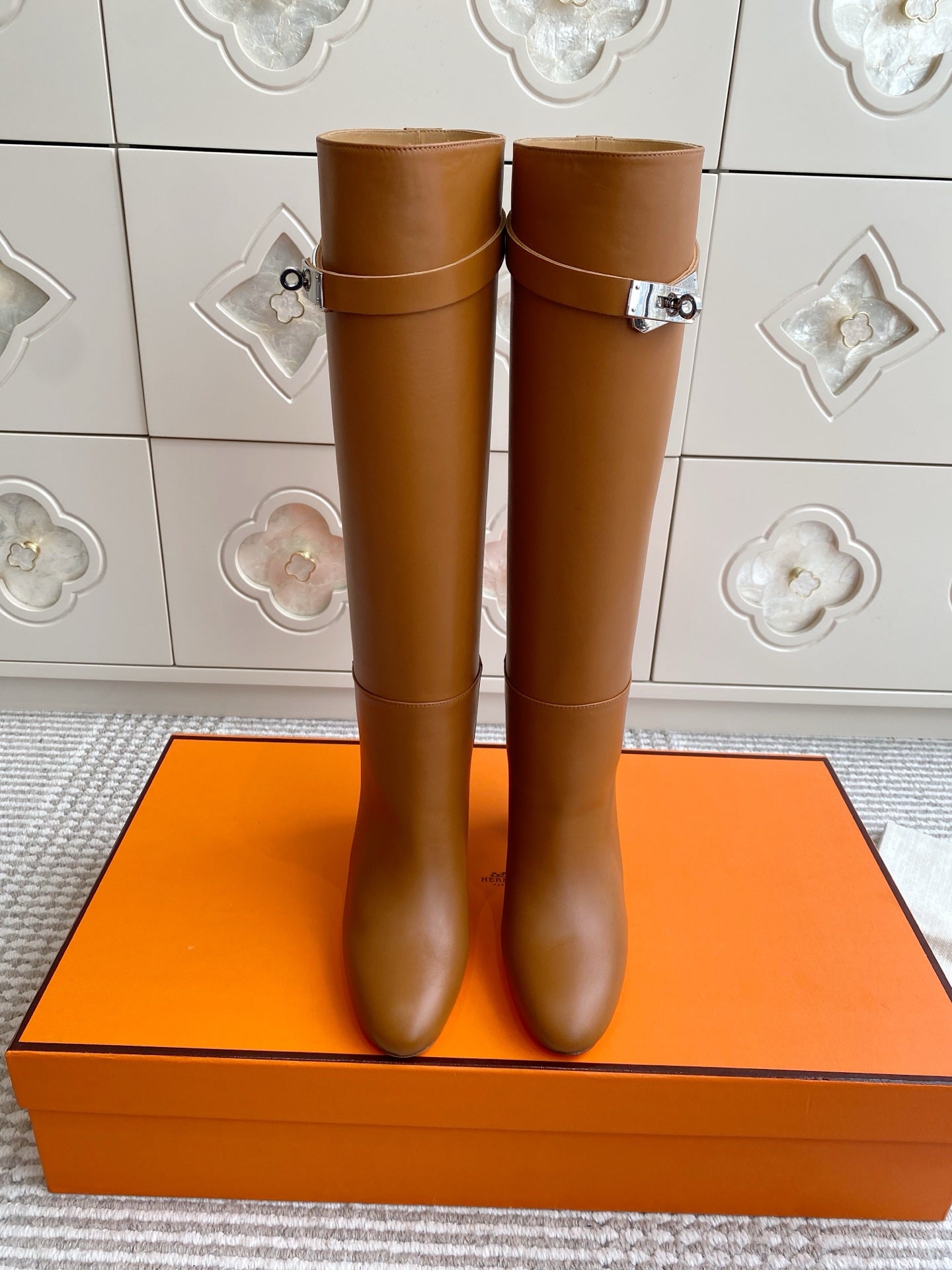 HM 25S TALL BOOTS 90 MM IN BROWN LAMBSKIN WITH SILVER HARDWARE