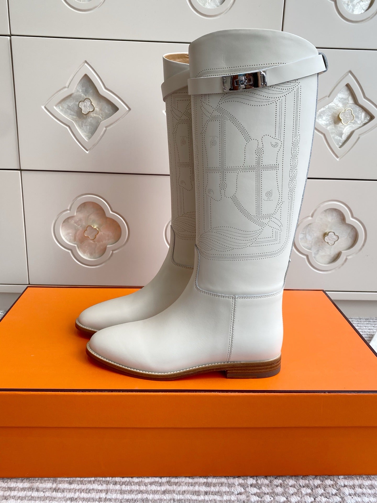 HM 25S JUMPING BOOTS IN WHITE LAMBSKIN WITH SILVER HARDWARE