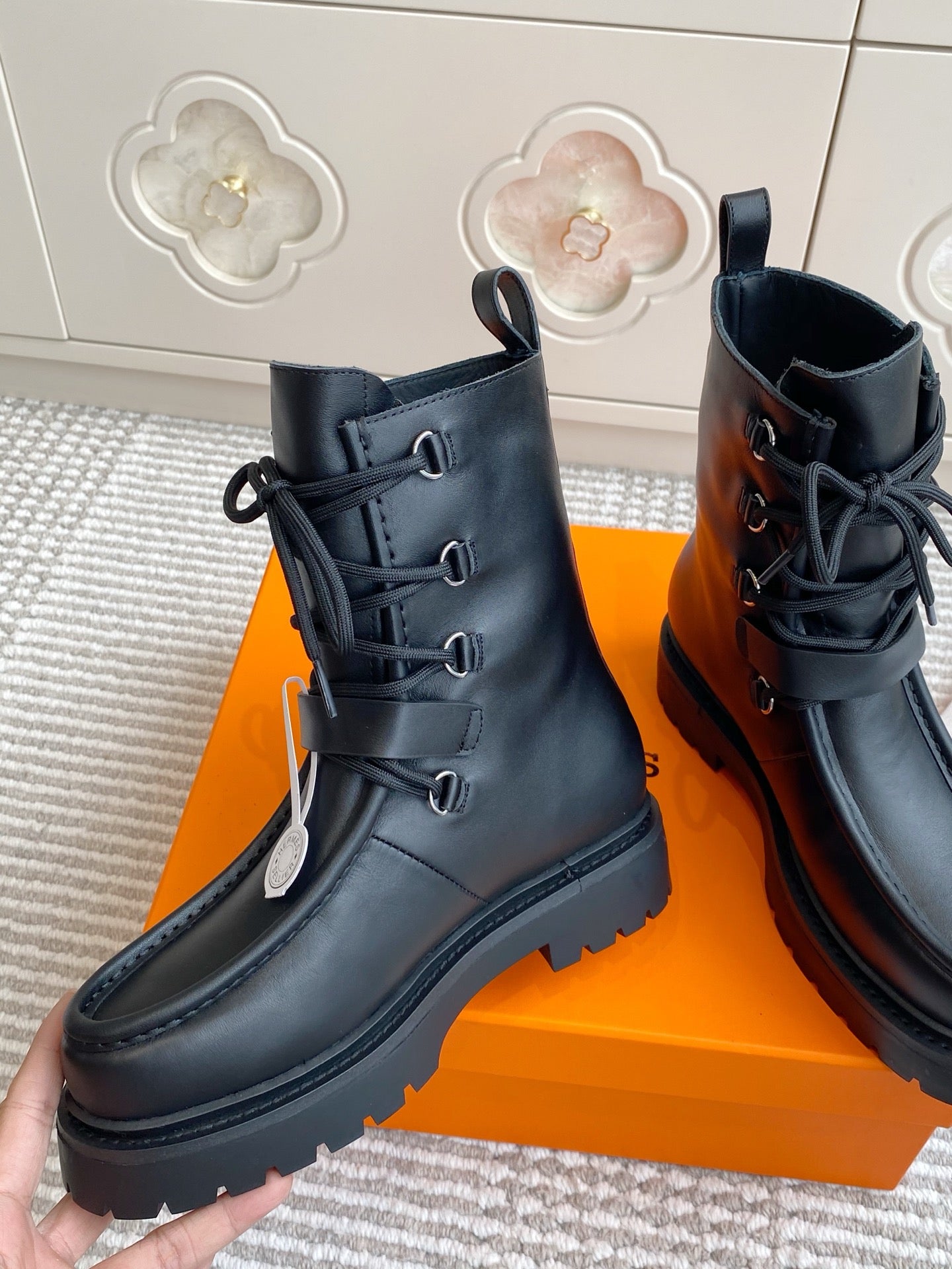 HM 25S ANKLE BOOTS IN BLACK LAMBSKIN