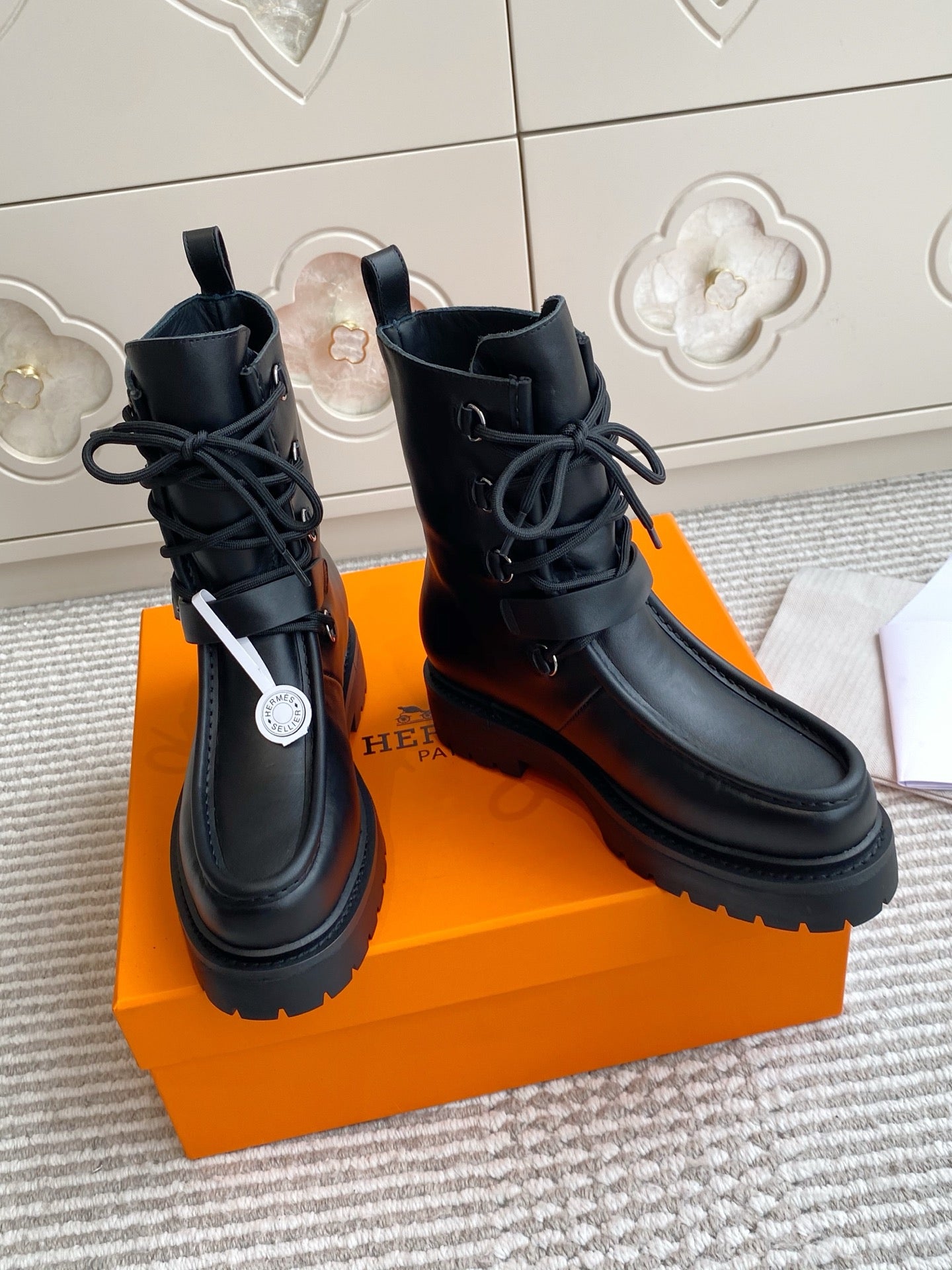 HM 25S ANKLE BOOTS IN BLACK LAMBSKIN