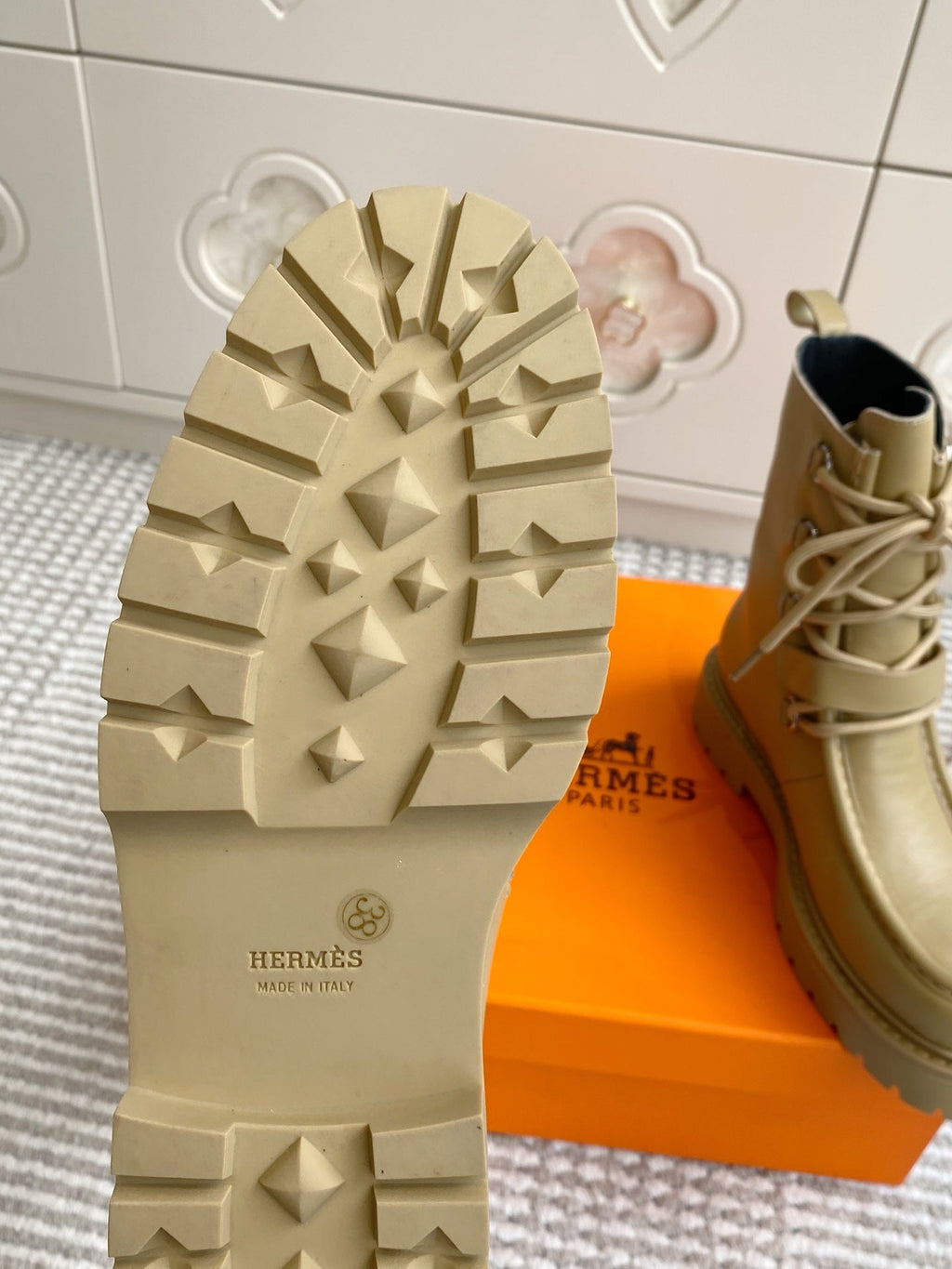 HM 25S ANKLE BOOTS IN WARM BEIGE GOLD LAMBSKIN