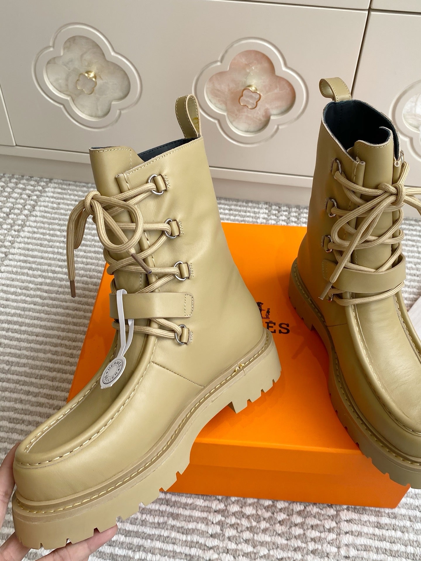 HM 25S ANKLE BOOTS IN WARM BEIGE GOLD LAMBSKIN