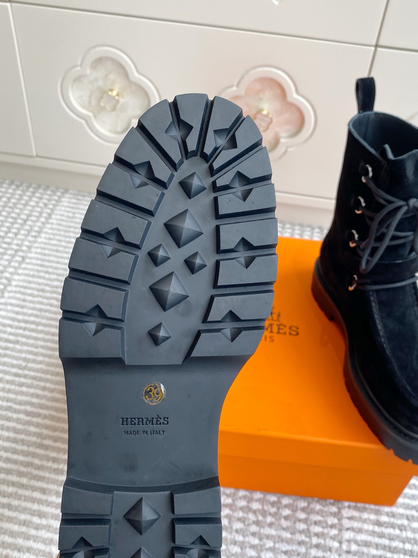 HM 25S ANKLE BOOTS IN BLACK SUEDE