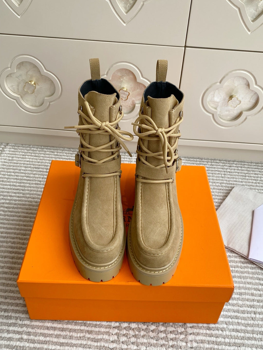 HM 25S ANKLE BOOTS IN WARM BEIGE GOLD SUEDE