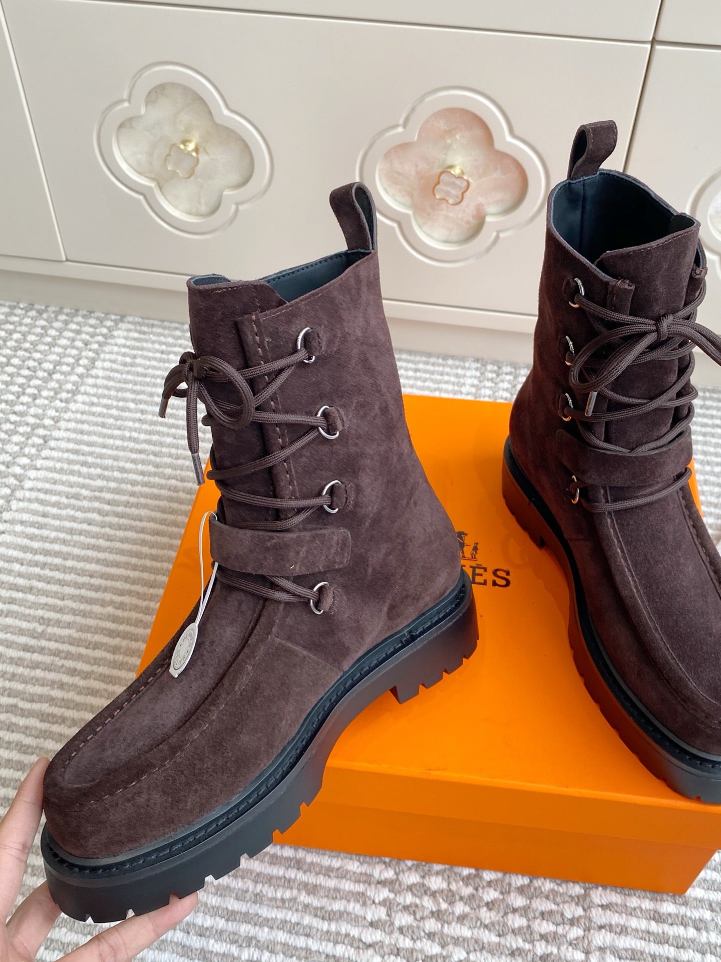 HM 25S ANKLE BOOTS IN DARK BROWN SUEDE