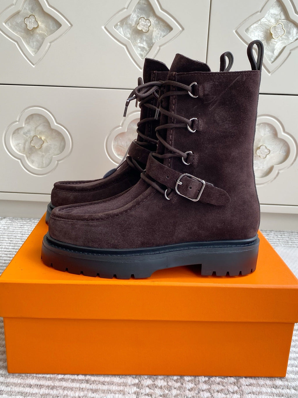 HM 25S ANKLE BOOTS IN DARK BROWN SUEDE