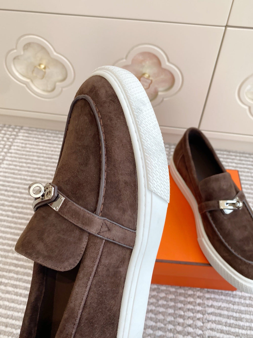 HM 25S SLIP-ON IN DARK BROWN SUEDE WITH SILVER HARDWARE
