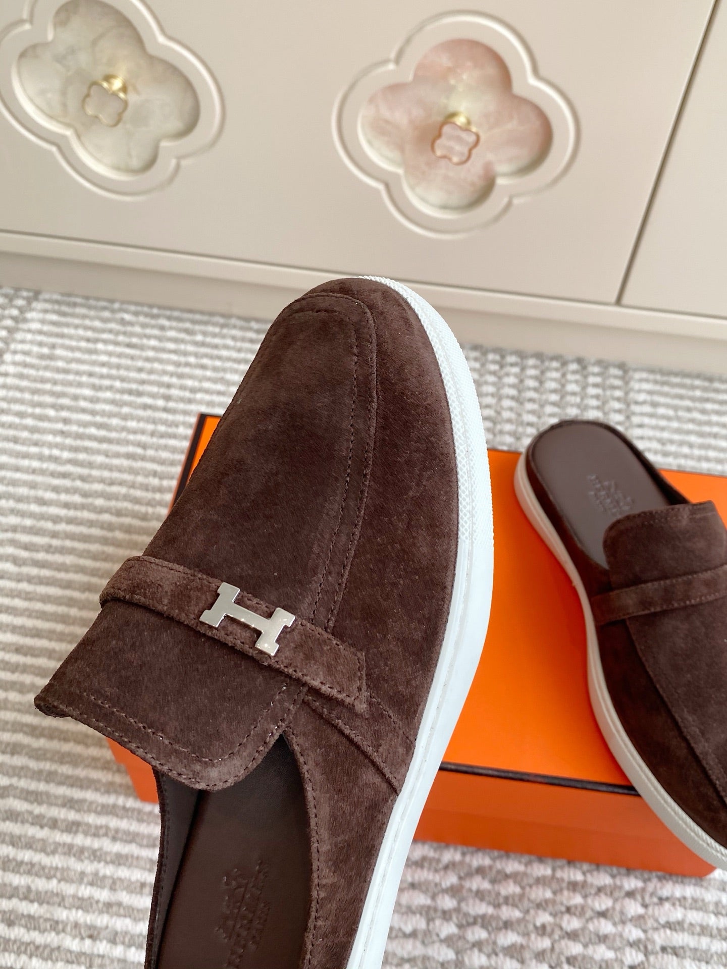 HM 25S MULES IN DARK BROWN SUEDE WITH SILVER HARDWARE