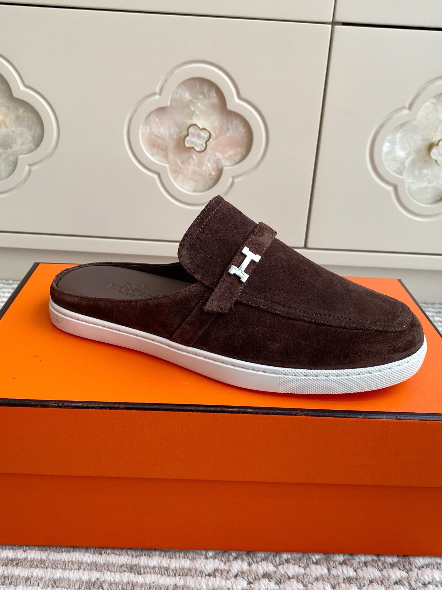 HM 25S MULES IN DARK BROWN SUEDE WITH SILVER HARDWARE