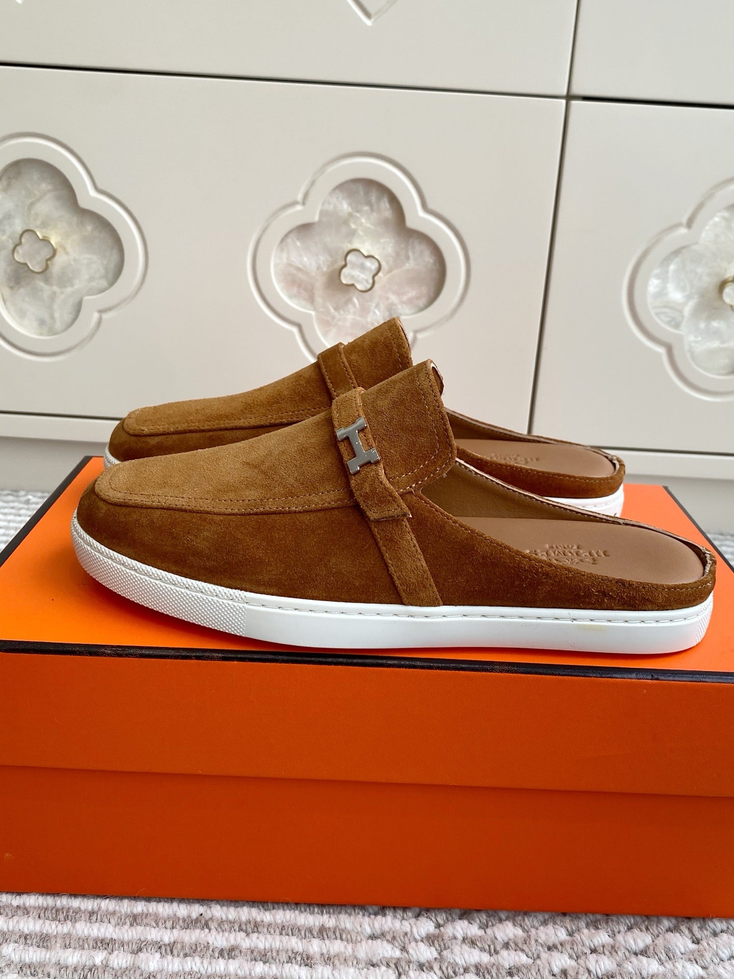 HM 25S MULES IN BROWN SUEDE WITH SILVER HARDWARE