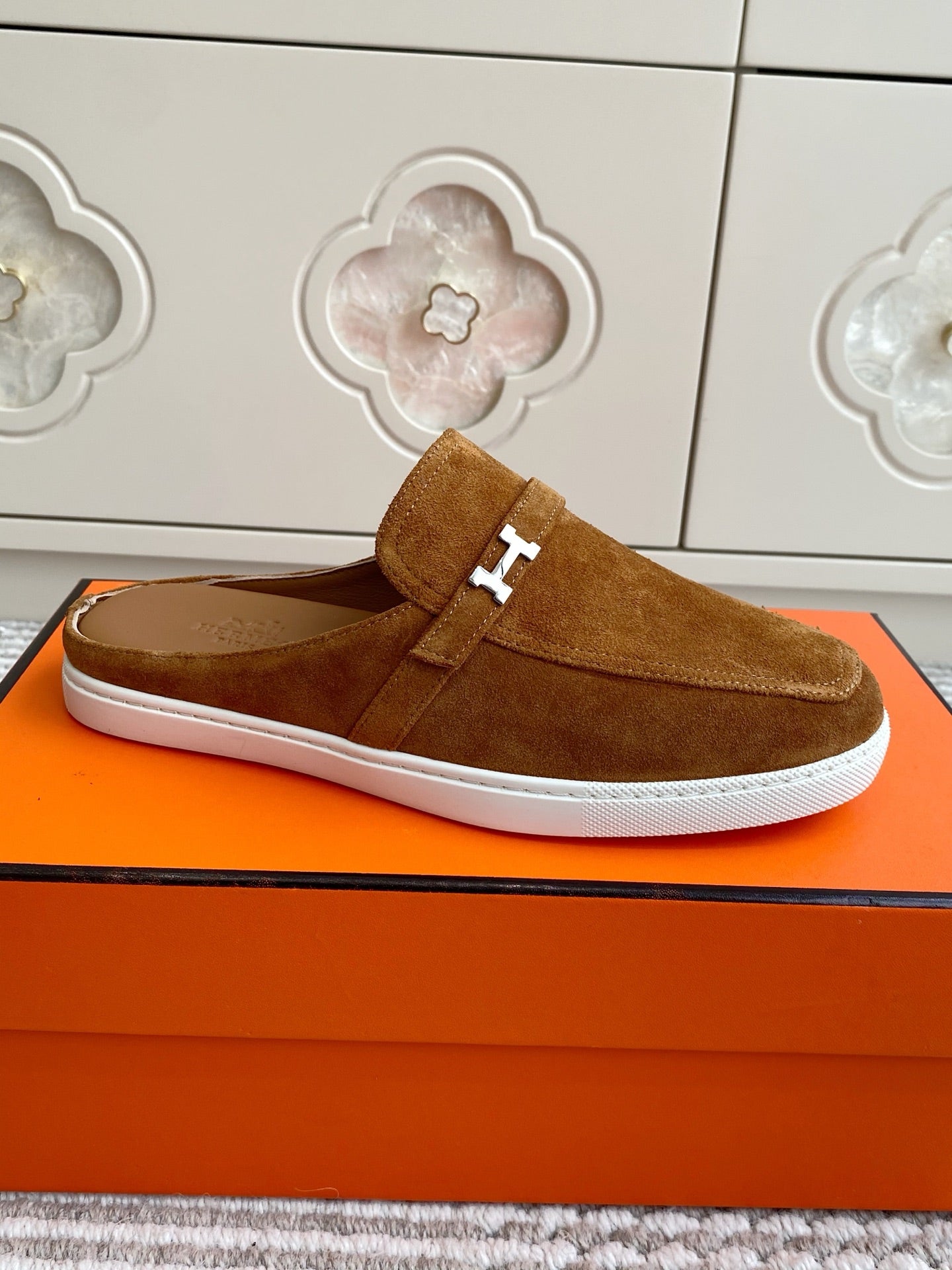 HM 25S MULES IN BROWN SUEDE WITH SILVER HARDWARE