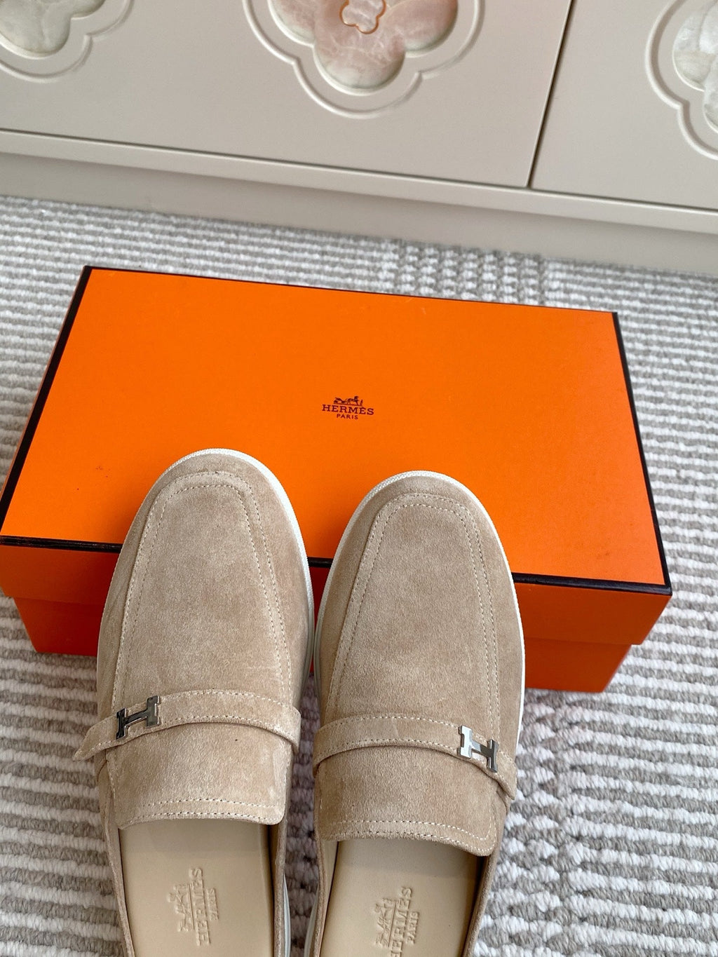 HM 25S MULES IN BEIGE SUEDE WITH SILVER HARDWARE