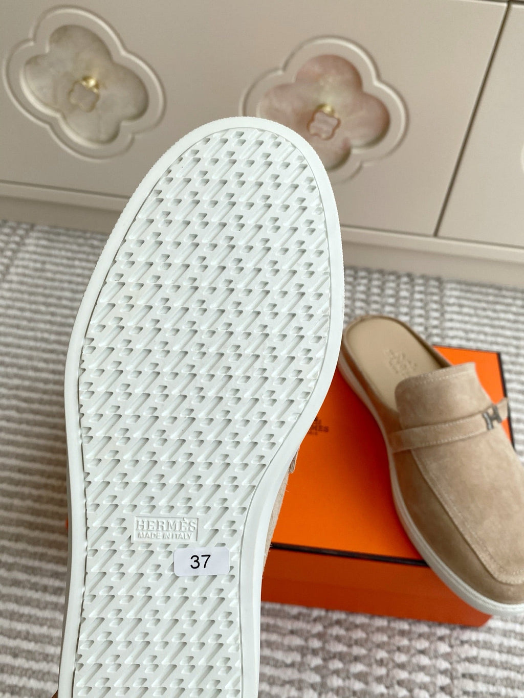 HM 25S MULES IN BEIGE SUEDE WITH SILVER HARDWARE