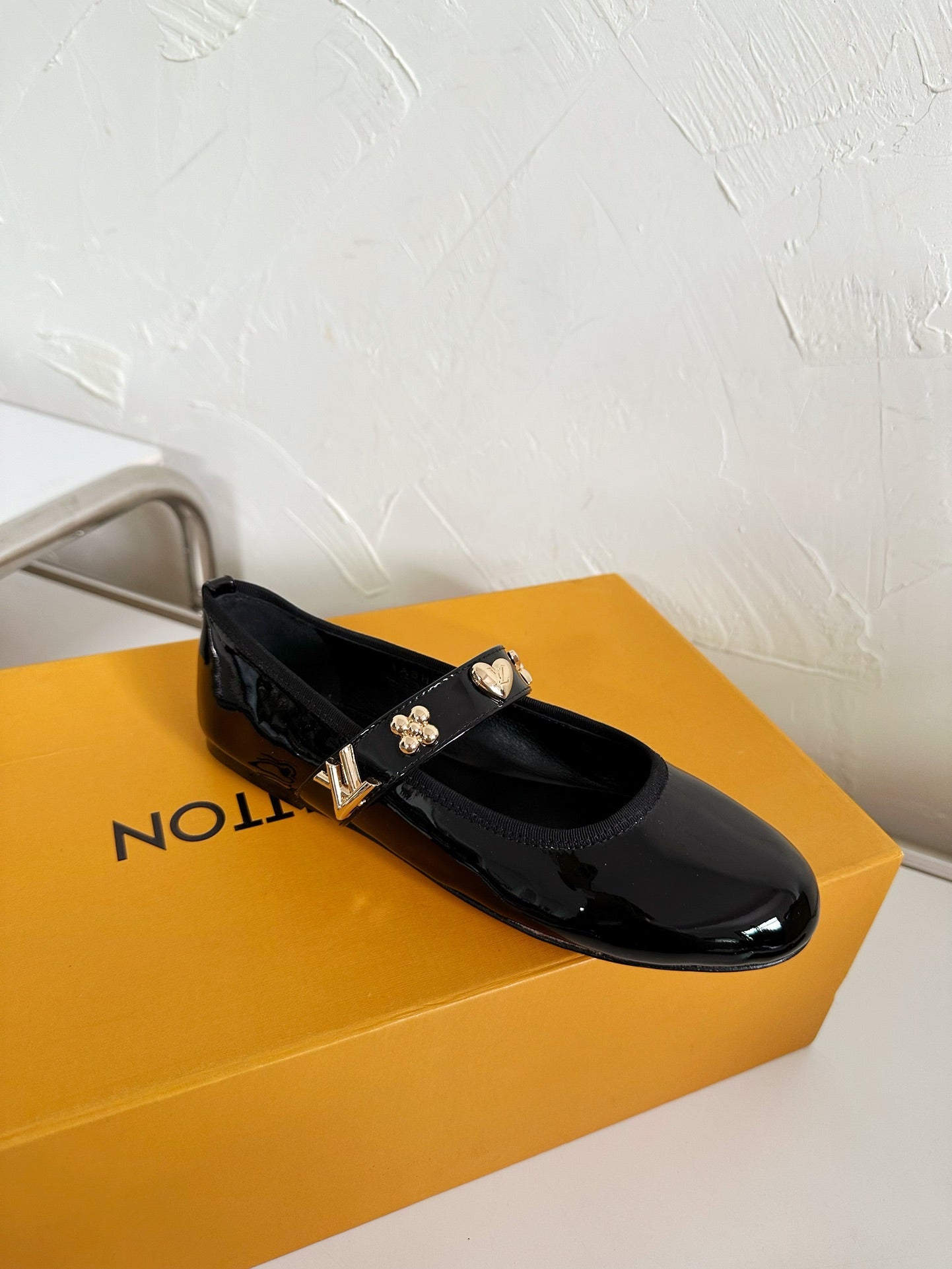 ROMY FLAT BALLERINA IN BLACK PATENT CALFSKIN