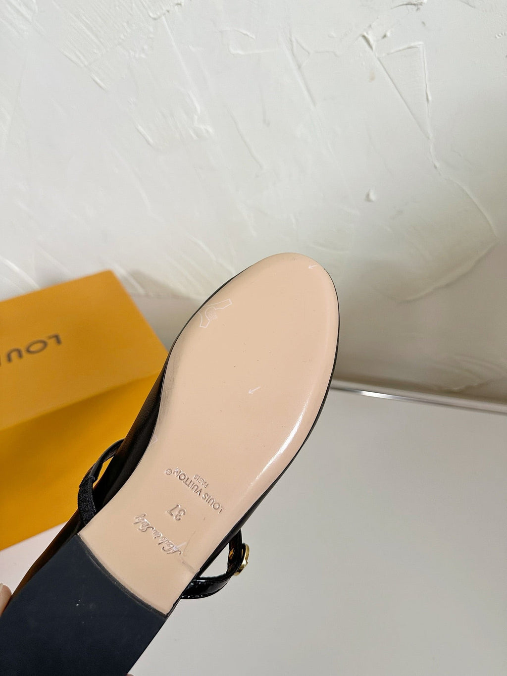 ROMY FLAT BALLERINA IN BLACK CALFSKIN