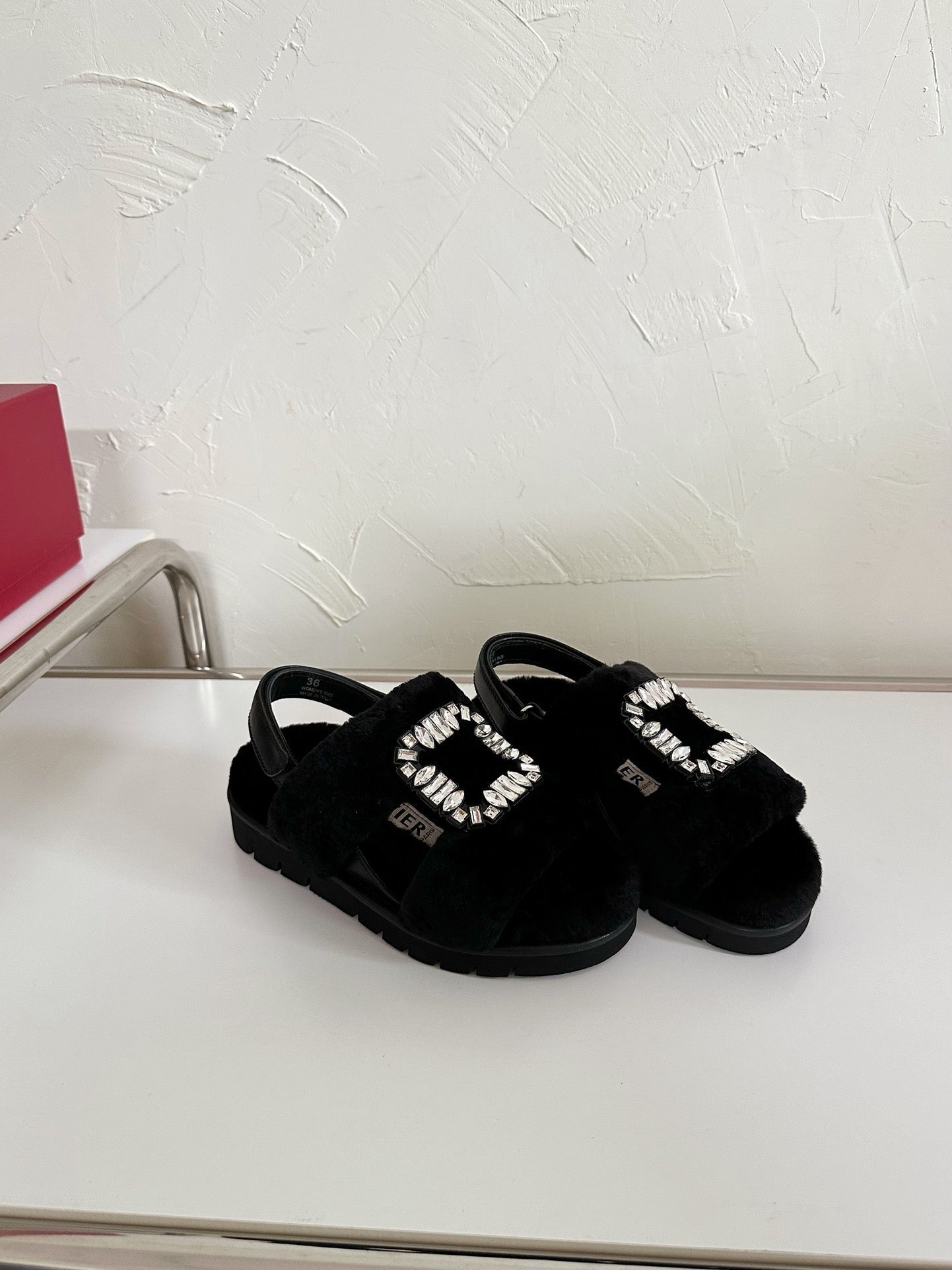 SLIDY VIV' WINTER FUR STRASS BUCKLE SANDALS IN BLACK SHEARLING