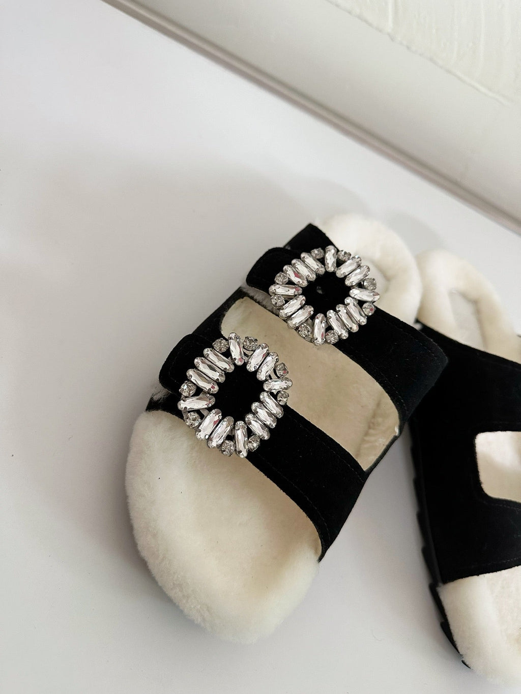 SLIDY VIV’ FUR STRASS BUCKLE MULES IN BLACK SUEDE AND CREAM SHEARLING INSOLE