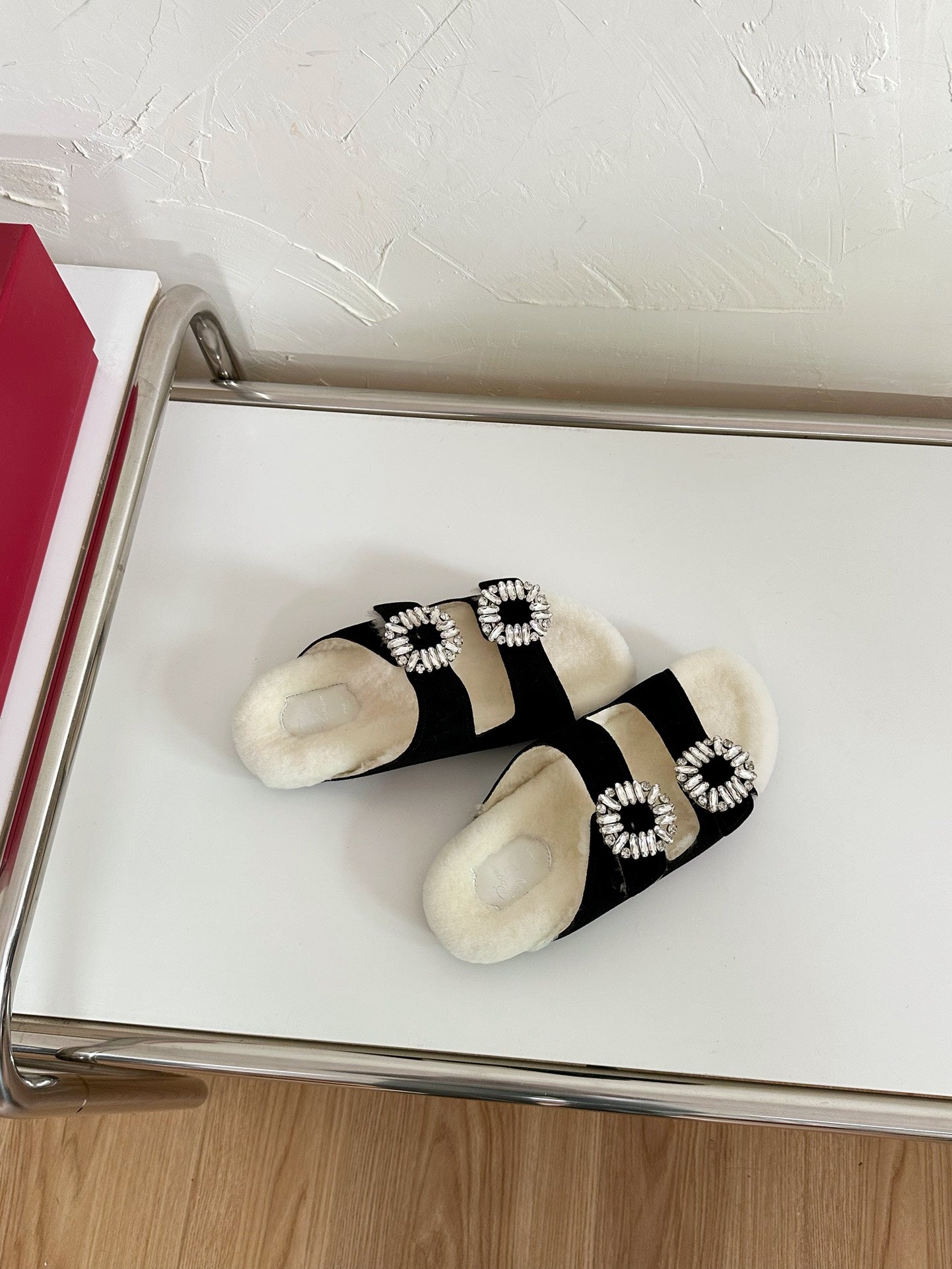 SLIDY VIV’ FUR STRASS BUCKLE MULES IN BLACK SUEDE AND CREAM SHEARLING INSOLE