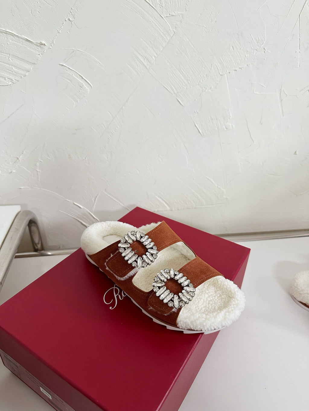 SLIDY VIV’ FUR STRASS BUCKLE MULES IN BROWN SUEDE AND CREAM SHEARLING INSOLE