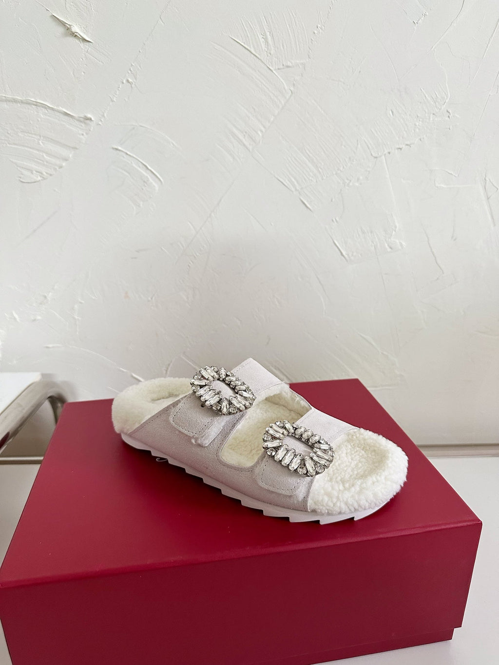 SLIDY VIV’ FUR STRASS BUCKLE MULES IN LIGHT GREY SUEDE AND CREAM SHEARLING INSOLE