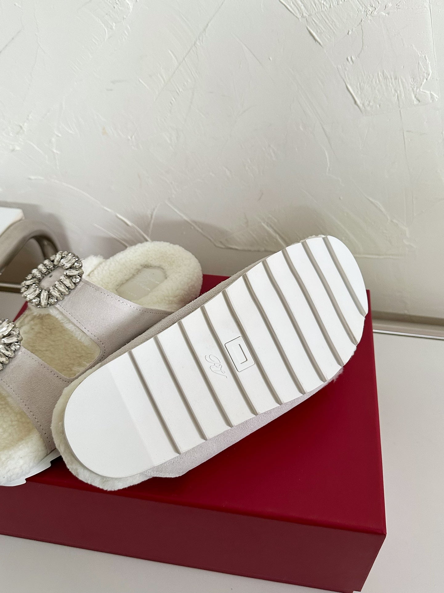 SLIDY VIV’ FUR STRASS BUCKLE MULES IN LIGHT GREY SUEDE AND CREAM SHEARLING INSOLE