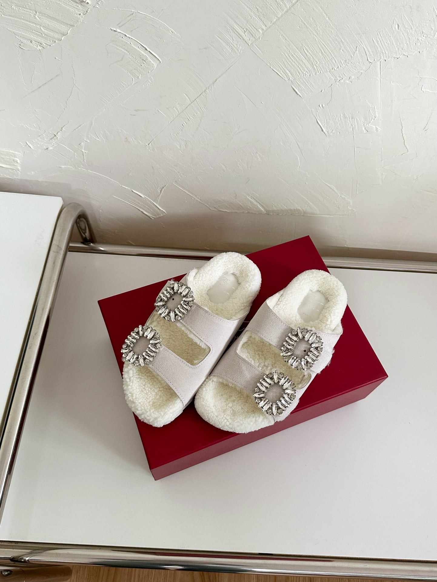 SLIDY VIV’ FUR STRASS BUCKLE MULES IN LIGHT GREY SUEDE AND CREAM SHEARLING INSOLE