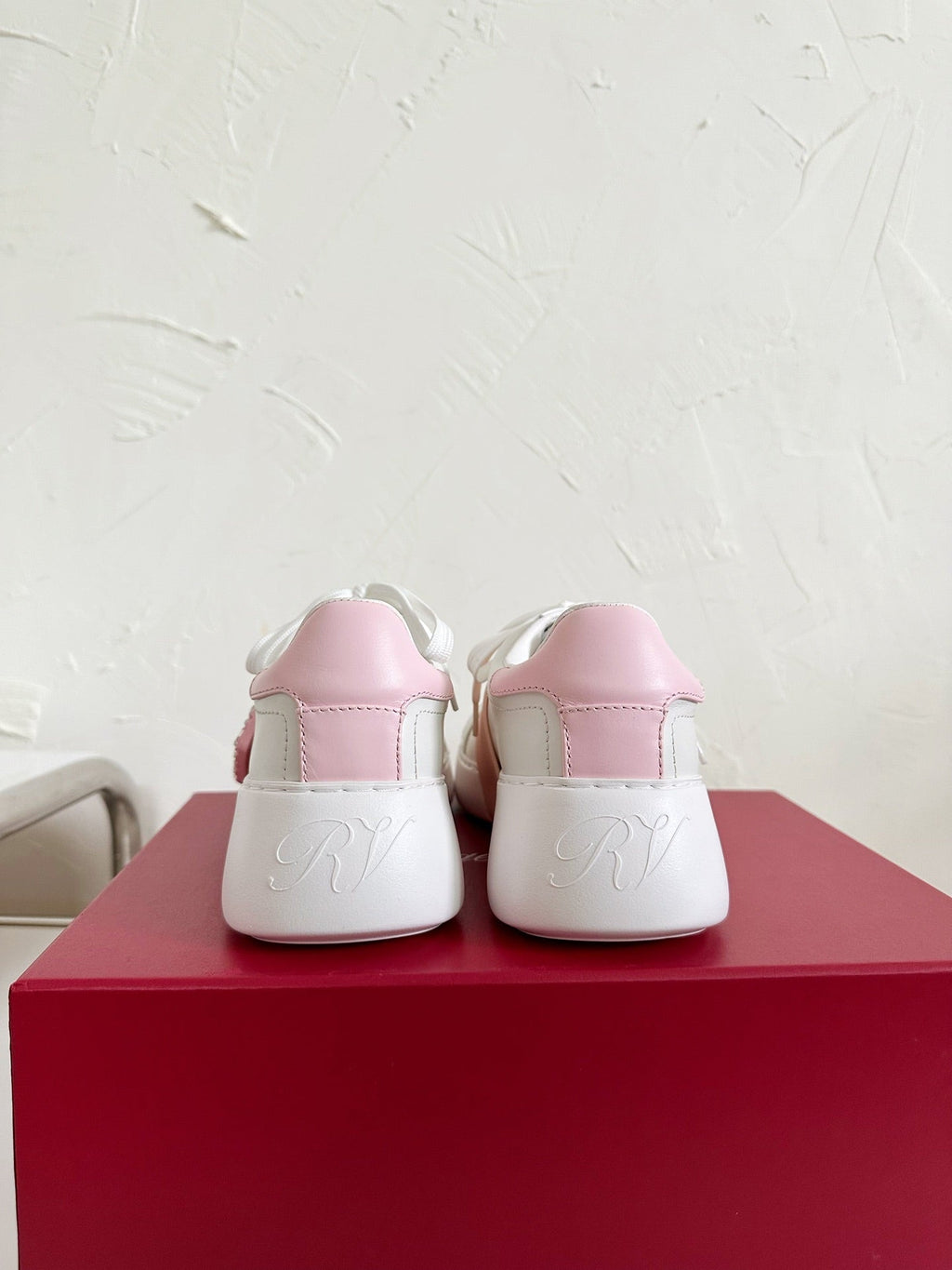 VIV' SKATE SNEAKERS IN WHITE CALFSKIN LIGHT PINK GLITTER STRAP AND CRYSTAL BUCKLE