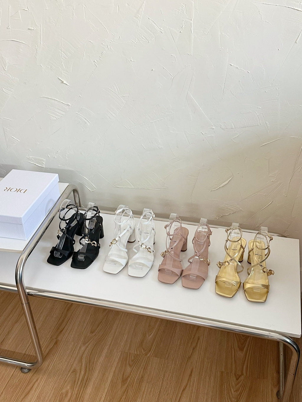 MEDIUM SQUARE HEEL SANDAL IN WHITE LAMBSKIN