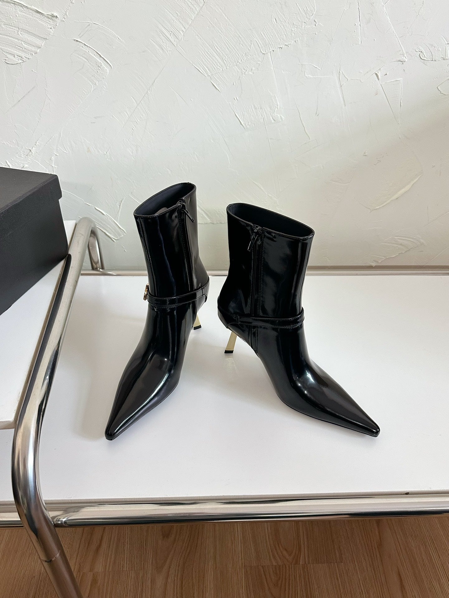 LEE BOOTIES IN BLACK GLAZED CALFSKIN