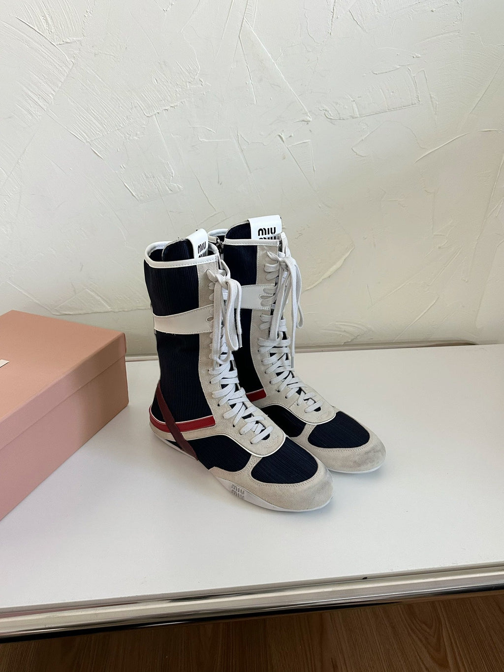 LACE-UP KNEE BOOTS IN BEIGE SUEDE AND NAVY MESH