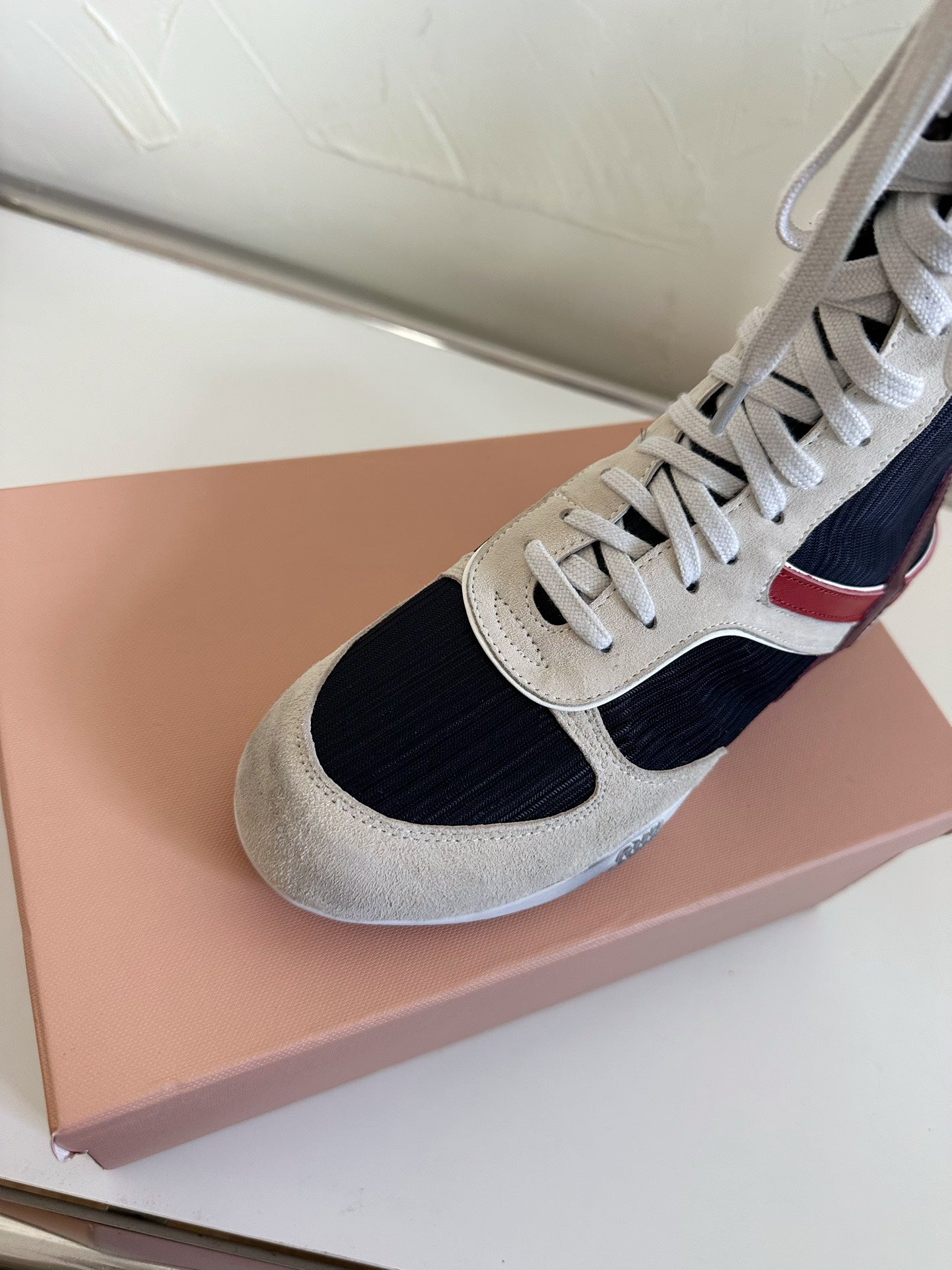 LACE-UP KNEE BOOTS IN BEIGE SUEDE AND NAVY MESH