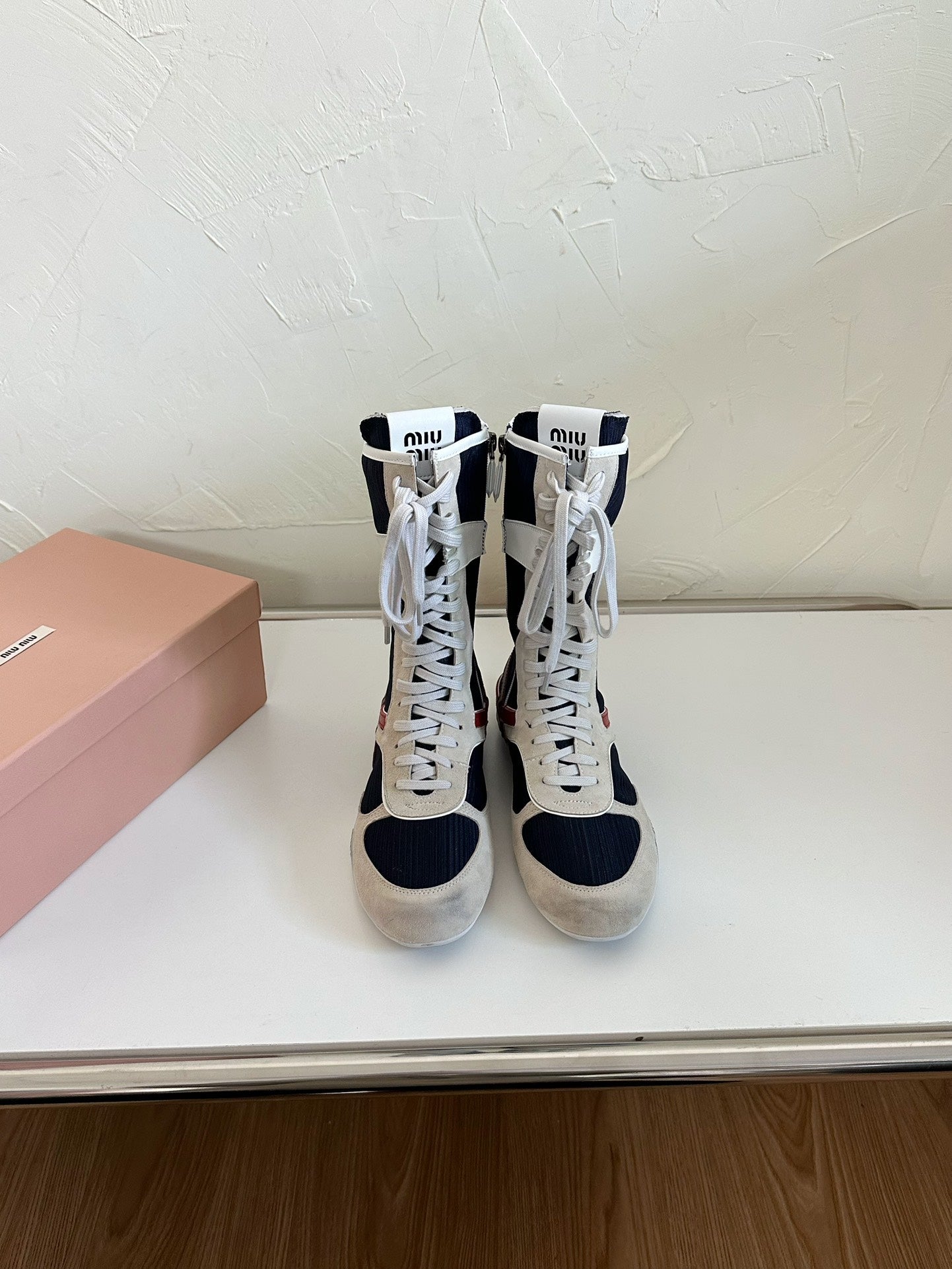 LACE-UP KNEE BOOTS IN BEIGE SUEDE AND NAVY MESH