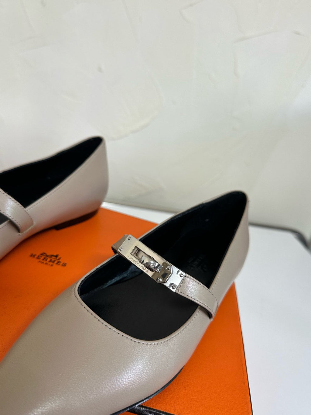 KIARA FLAT PUMP IN KHAKI BROWN CALFSKIN