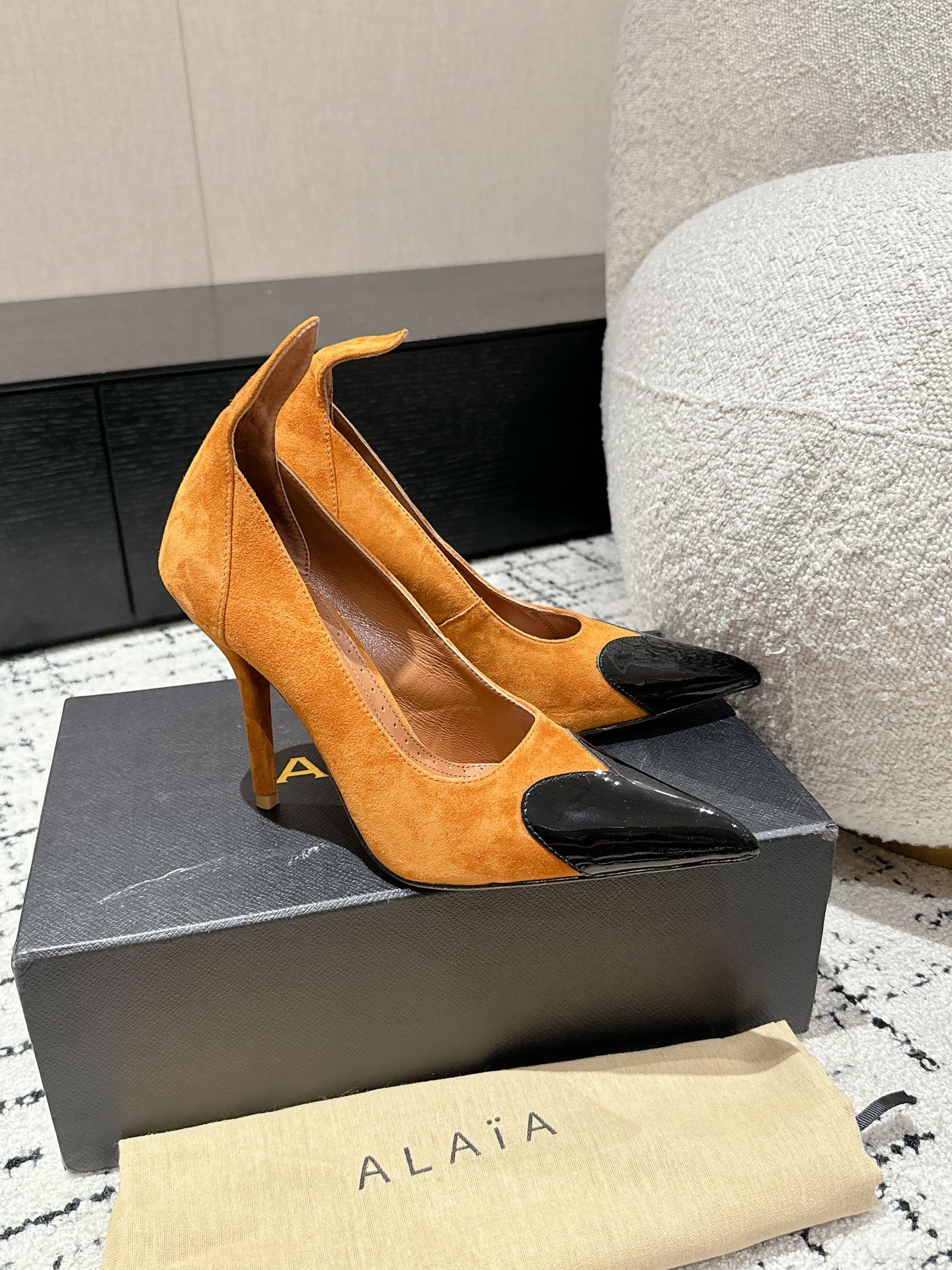 ALAIA HIGH PUMPS 10CM IN COPPER BROWN SUEDE MIX BLACK CALFSKIN