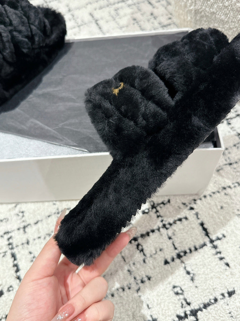 DAD SANDAL MULE IN BLACK SHEARLING