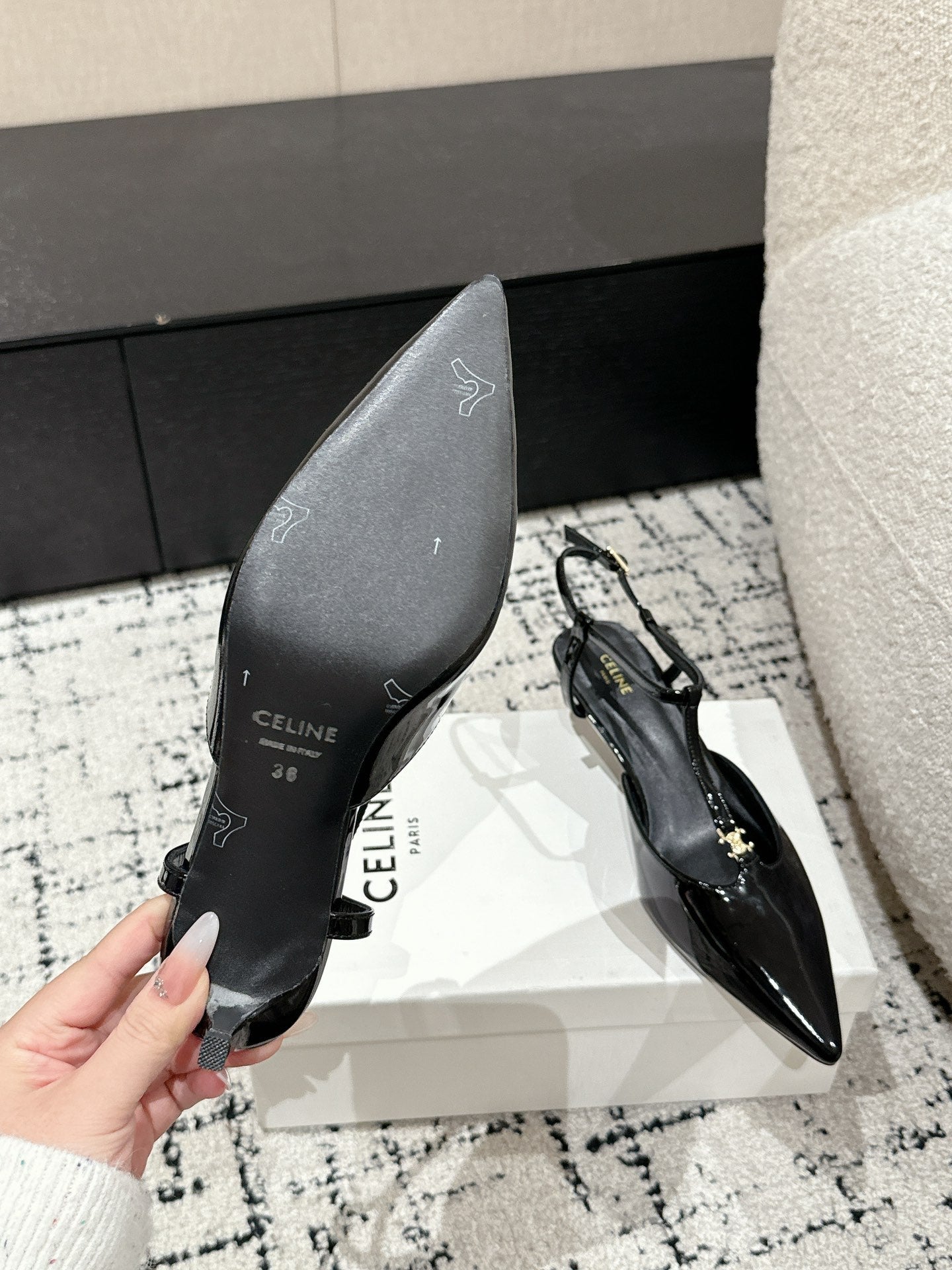 KITTEN T-BAR STRAP PUMP 5 CM IN BLACK PATENT CALFSKIN