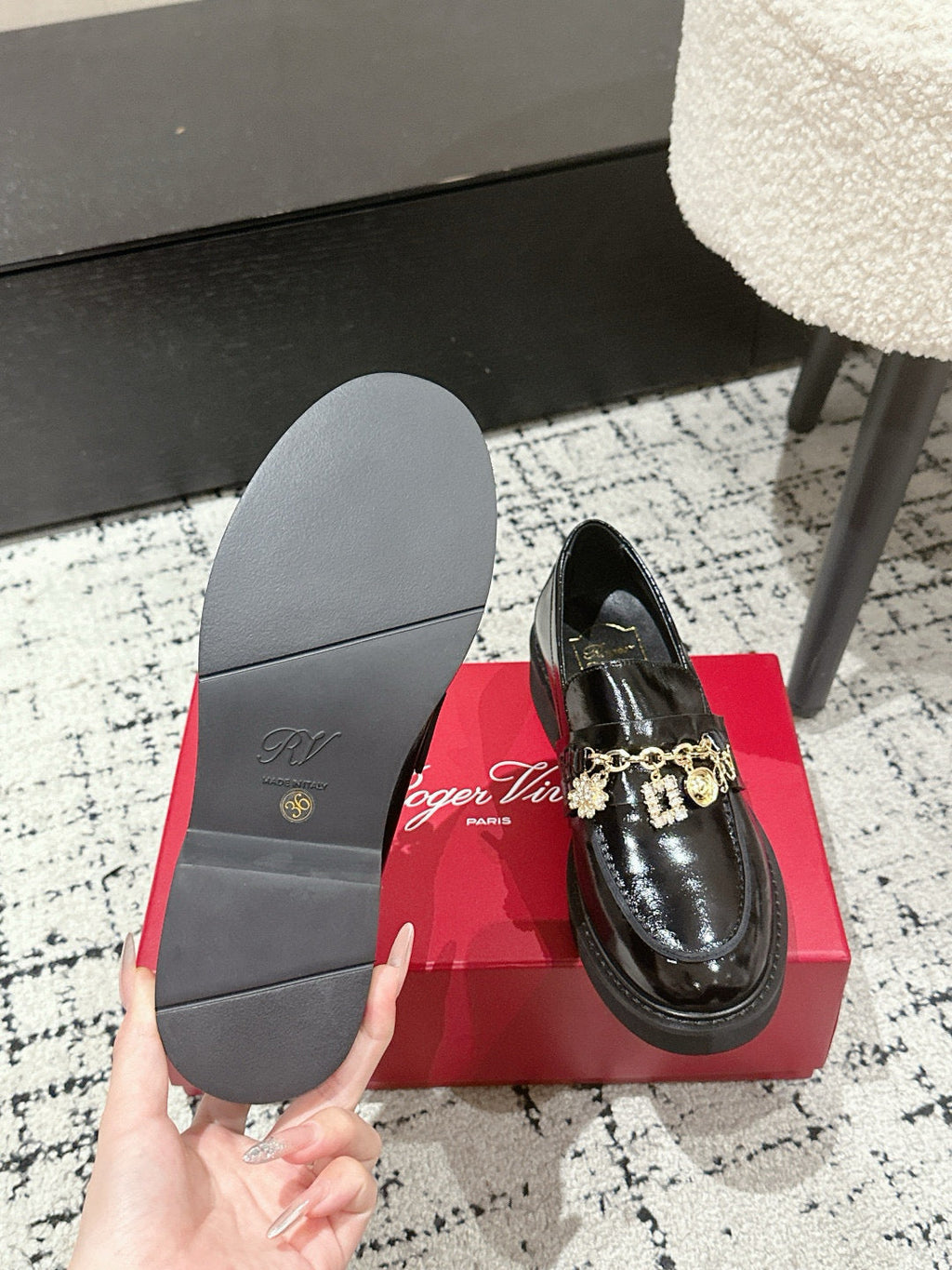 ROGER VIVIER 25S RANGERS CHAIN LOAFER IN BLACK PATENT CALFSKIN