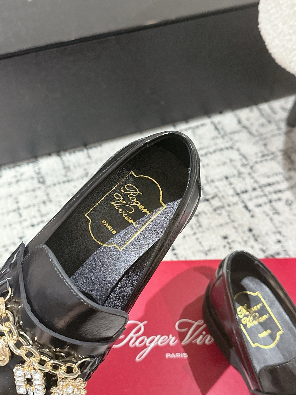 ROGER VIVIER 25S RANGERS CHAIN LOAFER IN BLACK PATENT CALFSKIN