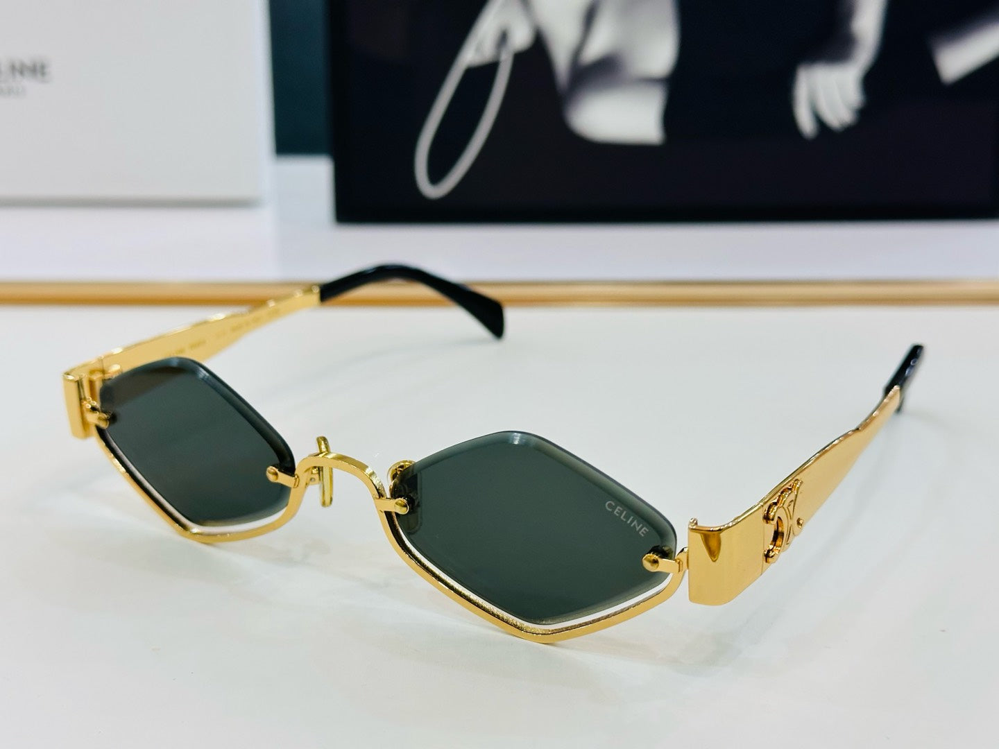 TRIOMPHE SEMI-RIMLESS SUNGLASS CL42117U IN METAL OCTAGON LENSES