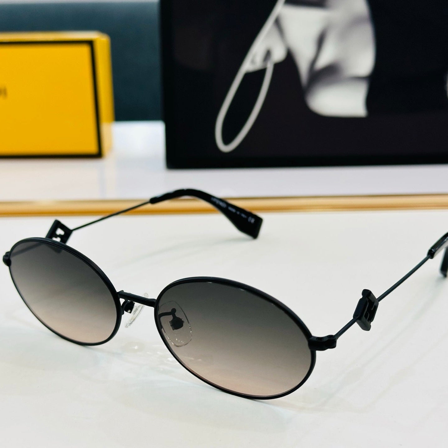 FIRST CRYSTAL OVAL FRAME SUNGLASSES E40151 IN METAL